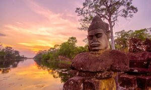 Angkor Thom, Travel to Laos
