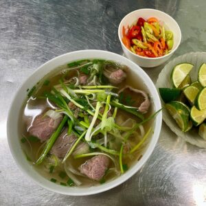 The signature beef heel muscle pho at Phở Bò Lâm. (© MICHELIN)